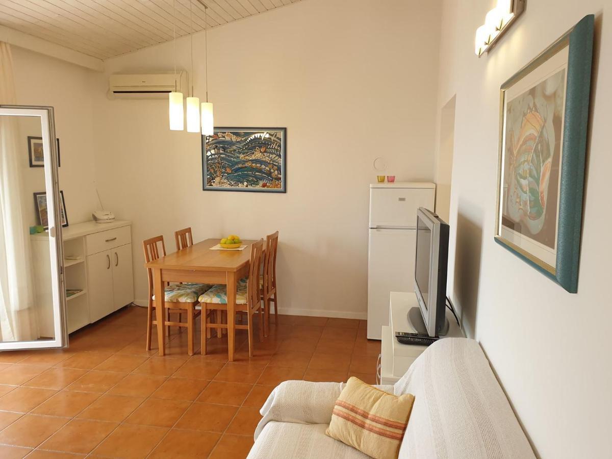 Apartments Kuzmanic Omis Bagian luar foto