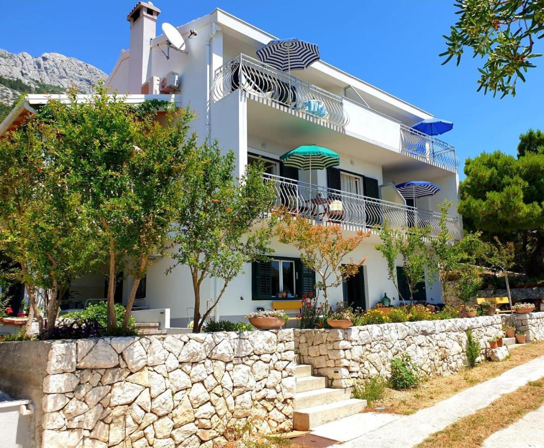 Apartments Kuzmanic Omis Bagian luar foto