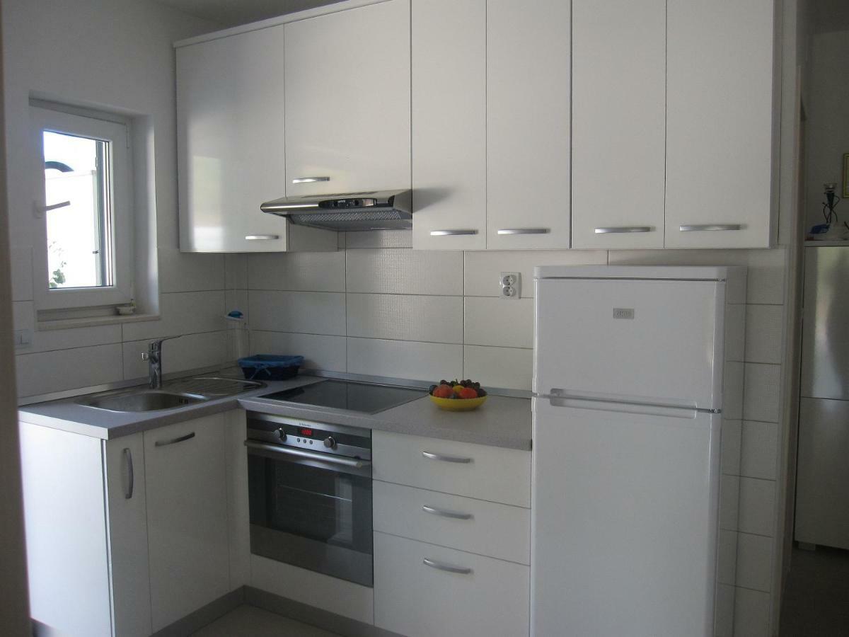 Apartments Kuzmanic Omis Bagian luar foto