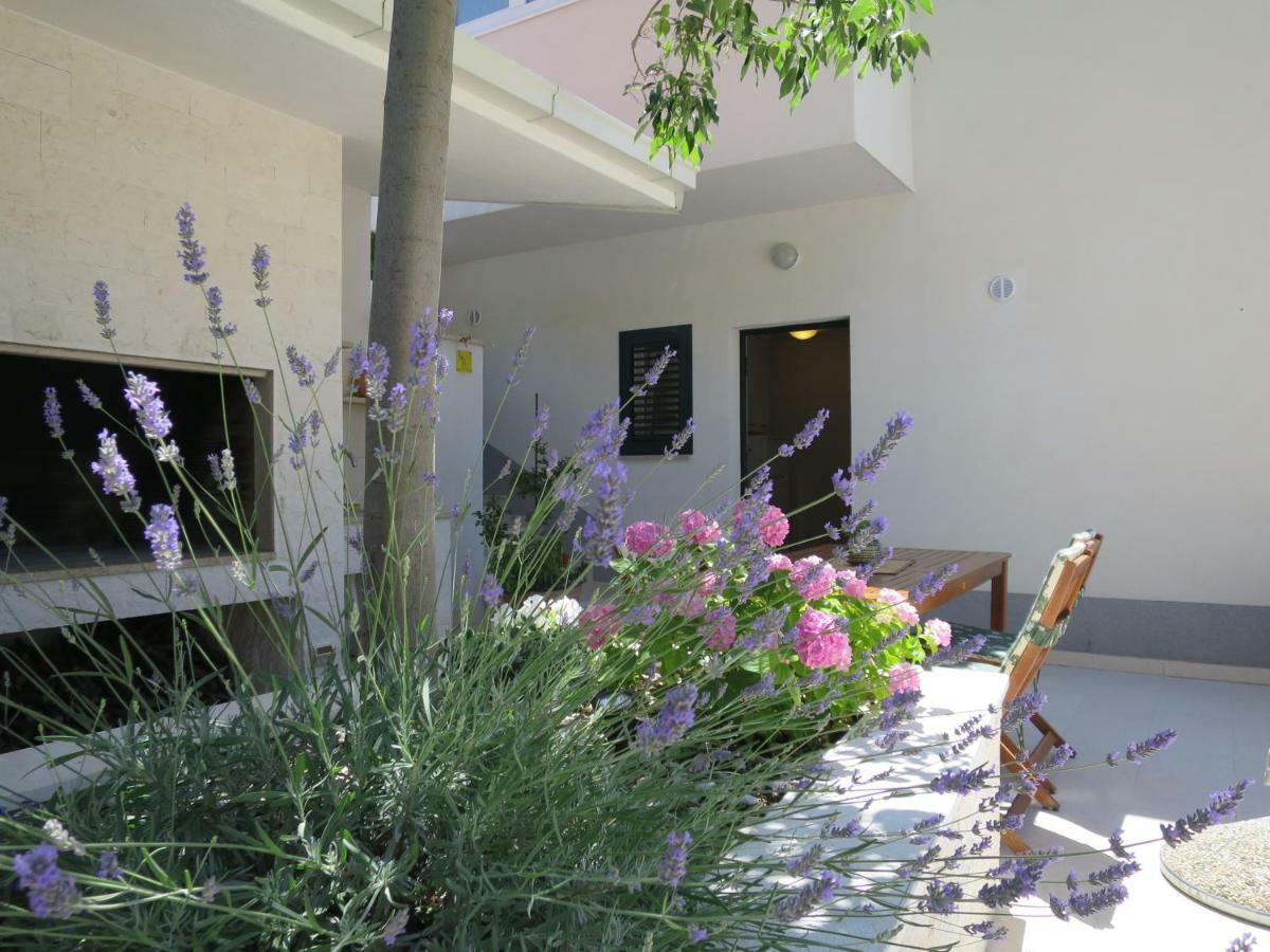 Apartments Kuzmanic Omis Bagian luar foto